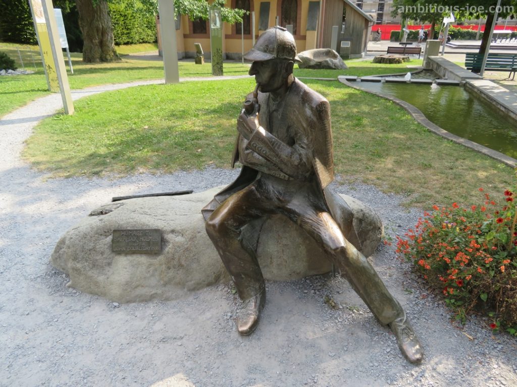 Holmes statue