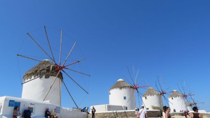 個人旅行の地中海クルーズ【ミコノス島】風車と絶景レストランをレンタカーで